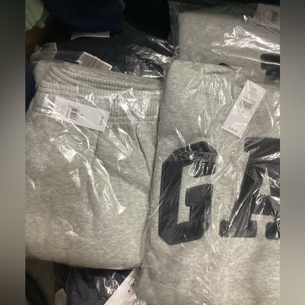 GAP Light Gray Men’s Hoodie and Joggers Set MSRP $100 Size S - Picture 5 of 6